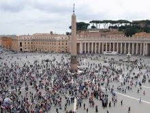 ساحة القدّيس بطرس في الفاتيكان