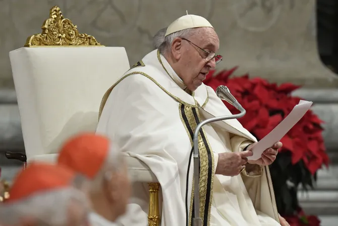 البابا فرنسيس يلقي عظة قدّاس ليلة عيد ميلاد 2022، في بازيليك القدّيس بطرس-الفاتيكان