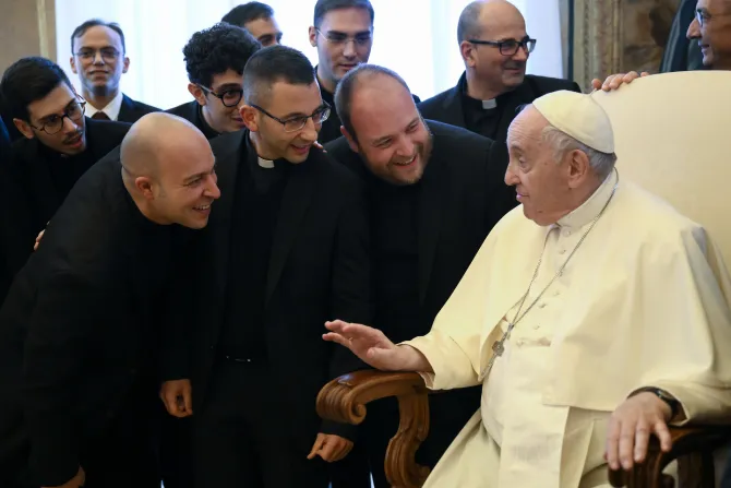 البابا فرنسيس يلتقي إكليريكيّي مدينة روما في ديسمبر/كانون الأوّل 2022