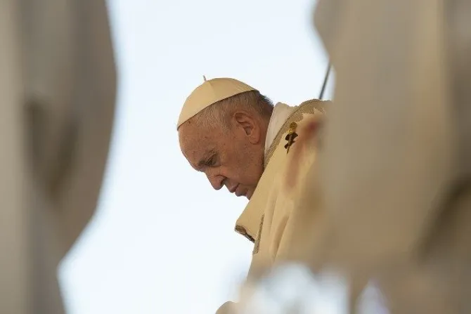 البابا فرنسيس مصلّيًا - Provided by: Vatican News