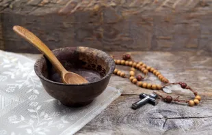 «الصوم عن الشرّ هو دومًا أفضل من الصوم عن الخبز والماء» مصدر الصورة: Vetre/Shutterstock