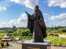 تمثال للقدّيس بفنوتيوس المعترِف في مدينة بوروفسك، روسيا