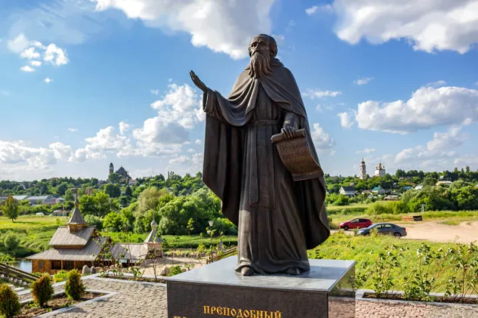 تمثال للقدّيس بفنوتيوس المعترِف في مدينة بوروفسك، روسيا
