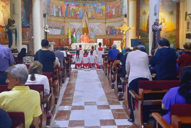 قدّاس إلهيّ في كنيسة العائلة المقدّسة للاتين، غزّة