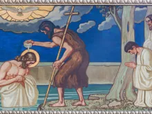 لوحة جداريّة للفنّان فريتز كونز تجسّد معموديّة يسوع المسيح في إحدى كنائس زيورخ، سويسرا