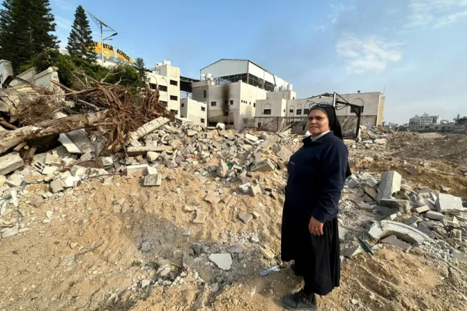 مدرسة راهبات الورديّة في غزة بعد تعرّضها للتدمير
