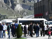لاجئون هاربون من ناغورنو  كاراباخ يصلون إلى مدينة غوريس الحدوديّة في أرمينيا