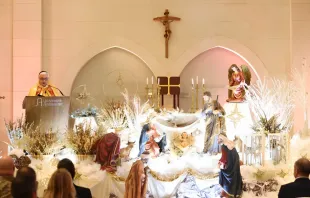 عبد الساتر محتفلًا بافتتاح تساعيّة الميلاد في كنيسة سيّدة الزروع في الجامعة الأنطونيّة الحدت-بعبدا، لبنان مصدر الصورة: أبرشيّة بيروت المارونيّة