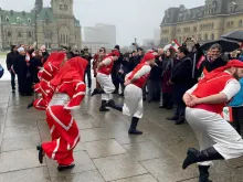 لبنانيّون في كندا يحتفلون بعيد استقلال لبنان الثمانين وشهر التراث اللبناني أمام البرلمان الكندي في العاصمة أوتاوا