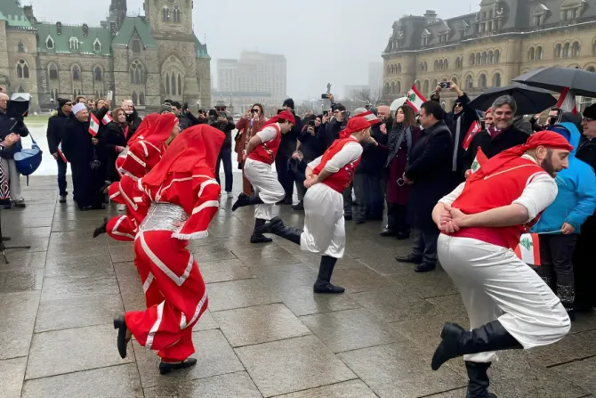 لبنانيّون في كندا يحتفلون بعيد استقلال لبنان الثمانين وشهر التراث اللبناني أمام البرلمان الكندي في العاصمة أوتاوا