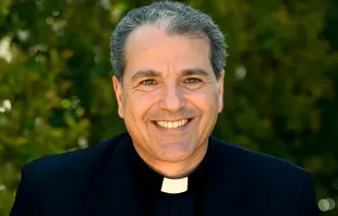 الأب فادي صرّاف، كاهن أوبوس داي الراحل عن عمرٍ يناهز 51 عامًا مصدر الصورة: أوبوس داي