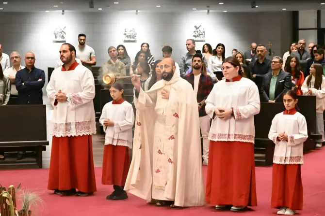 من احتفالات المؤمنين الكاثوليك بعيد الميلاد في البحرين