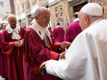 البابا فرنسيس يلتقي قضاة محكمة الروتا الرومانيّة، صباح اليوم في القصر الرسوليّ الفاتيكانيّ، مفتتحًا السنة القضائيّة الـ95