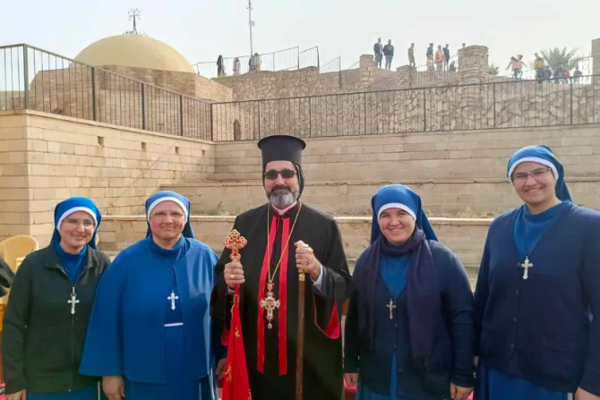 أخوات مريم المـُرسَلات للقربان الأقدس ينشرنَ العبادة الدائمة لسرّ القربان في أرض العراق