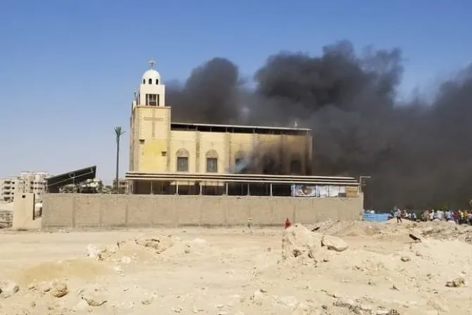 مصر: حريق ضخم يلتهم كنيسة الأنبا بيشوي في المنيا الجديدة-1