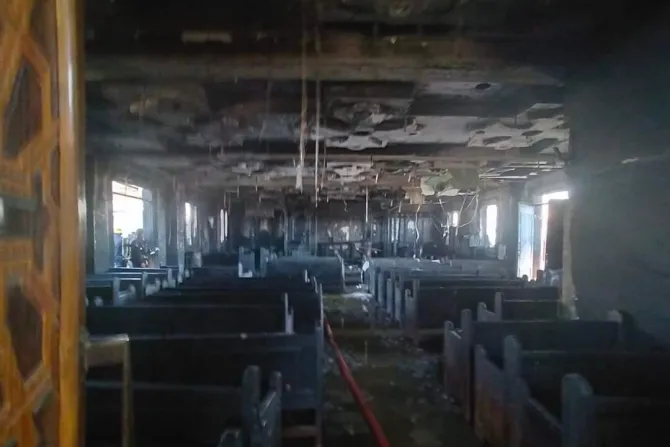 مصر: حريق ضخم يلتهم كنيسة الأنبا بيشوي في المنيا الجديدة-2