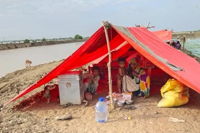 الكنيسة تدعو إلى مساعدة المتضرّرين من الفيضانات في باكستان-1