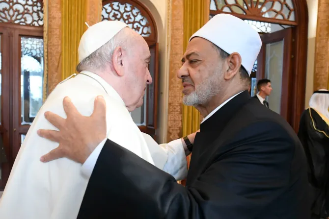 بابا فرنسيس وشيخ الأزهر يلتقيان مجلس حكماء المسلمين في البحرين 4 نوفمبر/تشرين الثاني 2022