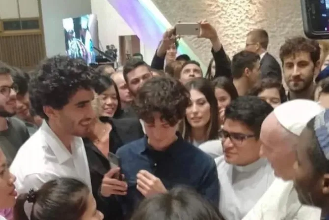 عزيز صادق يلتقي البابا فرنسيس وآلاف الشباب
