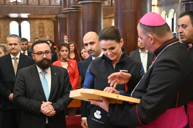 رئيسة هنغاريا تتفقَّد مشاريع مدعومة من حكومتها لتوطيد استقرار مسيحيي العراق في 9 ديسمبر/كانون الأول 2022
