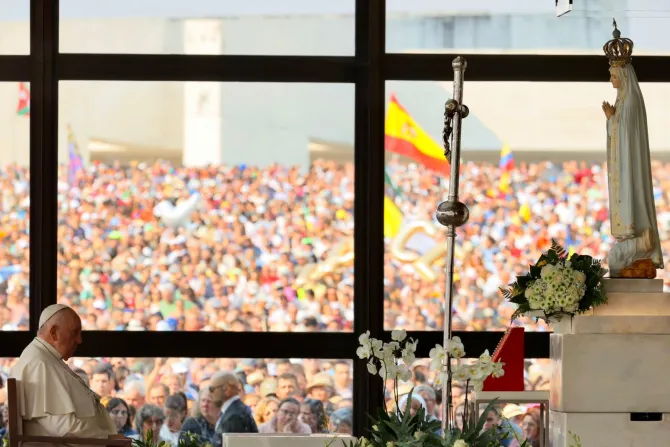 البابا فرنسيس في كابيلا الظهورات في مزار سيدة فاطيما