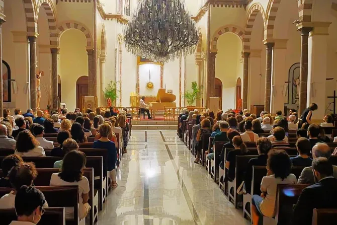 من أمسية الخميس الموسيقي في كنيسة مار مارون-الجميّزة، لبنان