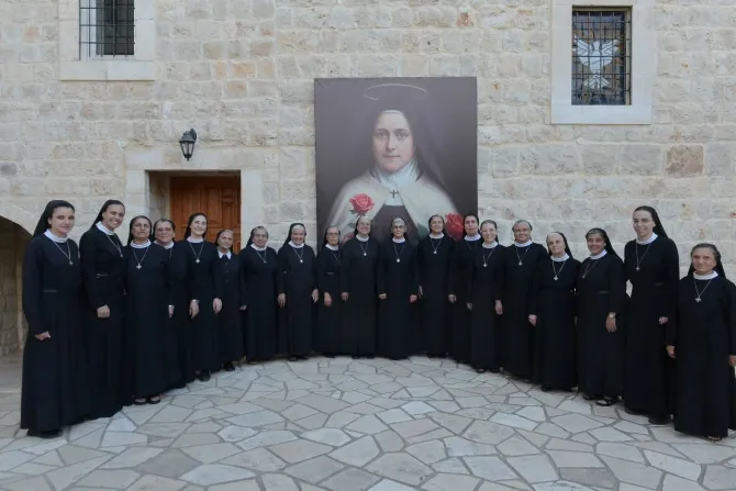 الهيئة القانونيّة الجديدة للراهبات الباسيليّات المخلّصيات مع راهبات دير سيّدة البشارة ومدرسته-جون، لبنان