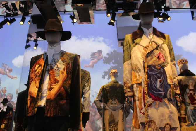 بعضٌ من تصاميم دار دولتشي آند غابانا المستوحاة من الرموز الدينيّة