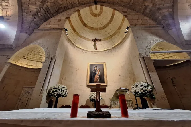 كنيسة سيّدة التلّة في بلدة دير القمر، لبنان