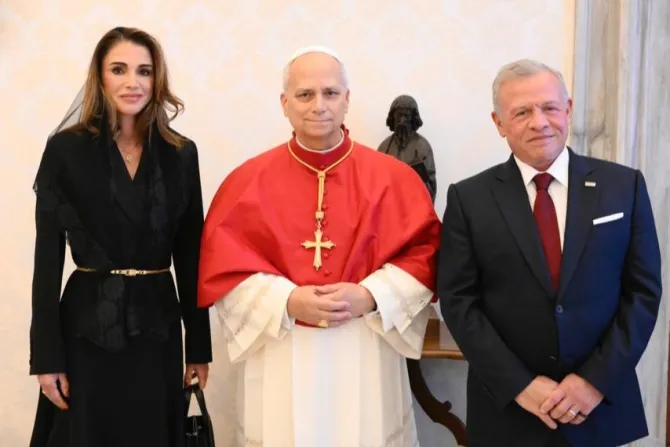 البابا لاوون الرابع عشر يستقبل الملك عبدالله والملكة رانيا في الفاتيكان اليوم